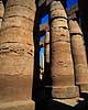 Karnak Tempel. Karnak Tempel - Store Hypostyle Hal med Hatshepsut obelisk i baggrunden ( Scan af KOL7673 )  Luxor Egypten Afrika  