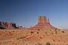 Monument Valley Navajo Tribal Park. The Mittens Butte (th) og Sentinel Mesa (tv) i Monument Valley Navajo Tribal Park  Monument Valley Navajo Tribal Park / Utah og Arizona USA Nord Amerika  Erosion, Wild West