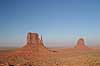Monument Valley Navajo Tribal Park. The Mittens Butte i Monument Valley Navajo Tribal Park  Monument Valley Navajo Tribal Park / Utah og Arizona USA Nord Amerika  Erosion, Wild West