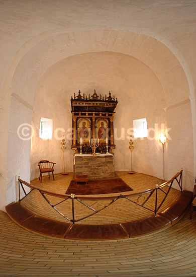 �sterlars. Alteret i �sterlars Kirke - �ster Larsker; ; �sterlars / Bornholm; Danmark; ; ; Rundkirke, rundkirker, kirke, kirker, kristendom, religion