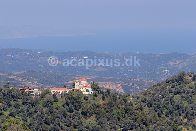 Kreta. Kretansk landskab med kirke og udsigt over havet; ; Kreta; Gr�kenland; Europa; ; turisme, feriem�l, kirker