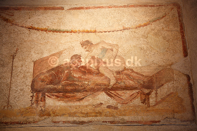 Pompeii. Erotiske v�gmalerier i Lupanaro (bordellet) i Pompeii; ; Pompeji / Pompei / Pompeii / Napoli / Campania; Italien; Europa; ; Ark�ologi, vulkaner, vulkanudbrud, pyroplastisk flow, pyroplasma, Vesuvius, Vesuv, naturkatastrofer, turistsev�rdigheder, sev�rdigheder, turisme, Romerriget, romerne, ruiner, ruinbyer, prostitution, prostitueret, prostituerede, bordeller, bordel