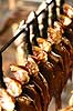 R�gede sild. R�gede sild og makrel p� Hasle R�geri  Hasle / Bornholm Danmark   Fiskeri, r�gning, f�devarer, f�devareindustri, forarbejdning, madvarer, forarbejdning af fisk, r�get, r�gvarer, r�gerier, silder�gerier, r�get fisk, r�get sild, r�gede fisk 