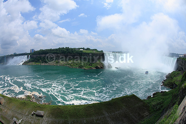 Niagara Falls. Niagara Vandfaldene; ; Niagara Falls; Canada; ; ; vand, vandfald, regnjakke