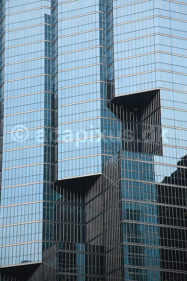 H�jhus. Hushus mad glasfacade i Toronto Downtown; ; Totonto; Canada; ; ; Skyskraber, skyskrabere, storbyer, kontorbygninger