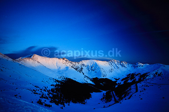 Rocky Mountains. Grays Peak over Arapaho Basin ( Scan af KOL3825 ) ; ; Rocky Mountains / Colorado; USA; Nordamerika; ; Bjerge, sne, snelandskab