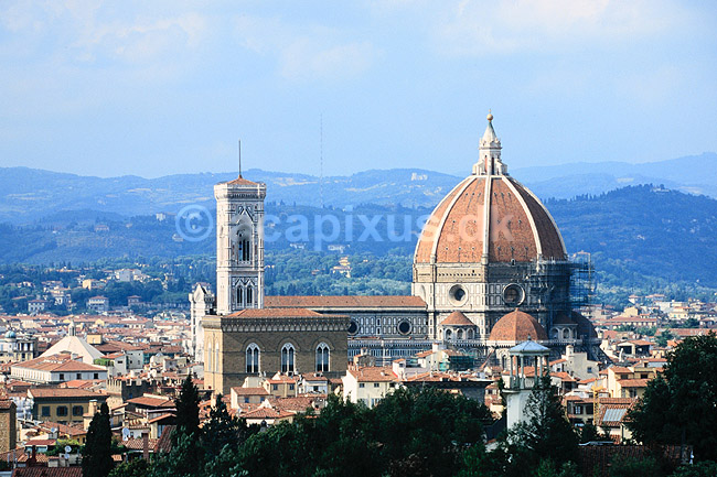 Firenze. Udsigt over Firenze med Duomo'en set fra Piazzale Michelangelo ( Scan af KOL7876 ) ; ; Firenze / Toscana; Italien; ; ; Duomo, domkirke, domkirker