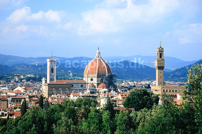 Firenze. Udsigt over Firenze med Duomo'en set fra Piazzale Michelangelo ( Scan af KOL7874 ) ; ; Firenze / Toscana; Italien; ; ; Duomo, domkirke, domkirker