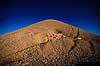 Mt Nemrut. Den 50 meter h�je centrale stenh�j. Kong Anthiochus' gravplads ( Scan af KOL732 )   Mount Nemrut Tyrkiet Asien  Mount Nemrud, Nemrut Da?, Nemrut Da??