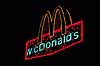 Neonskilt. MacDonald's neon-reklameskilt i Las Vegas ( Scan af KOL405 )   Nevada USA Nordamerika  Neonskilte, reklamer, reklame, burgerbar, burgers