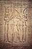 Pharao Ptolemy. Horus Tempel - Relief visende Pharao Ptolemy. Horus tempel er dediceret Horus ( Scan af KOL131 )   Edfu Egypten Afrika  Falkegud