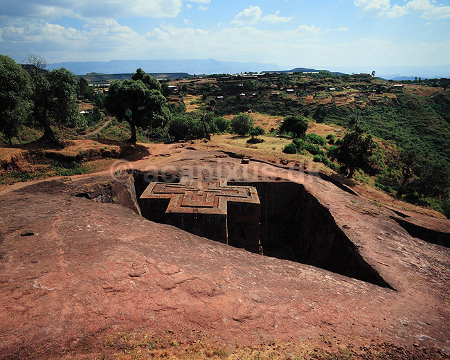 Lalibela. Bet Giyorgis (Skt. Georg) klippekirken i Lalibela ( Scan af KOL5796 ); ; Lalibela; Ethiopien; Afrika; ; Religion, kristendom, koptere, koptisk kirke, kirker
