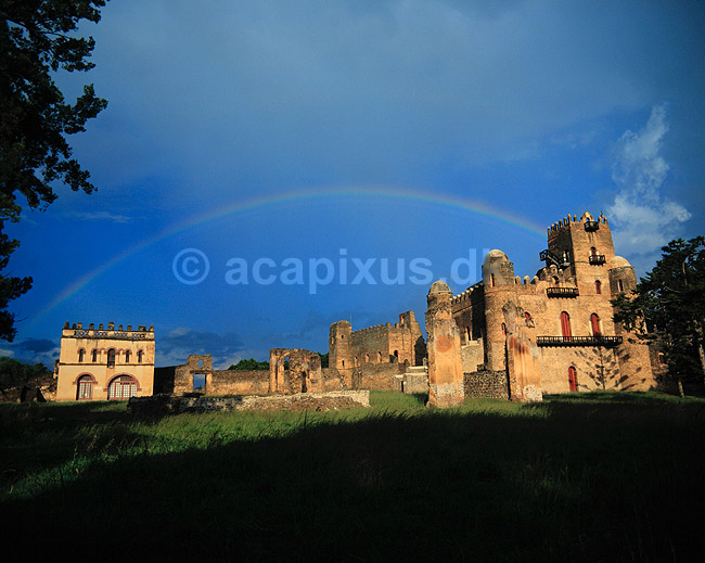 Kejser Fasilidas Palads. The Imperial Enclosure Kejser Fasilidas Palads med regnbue ( Scan af KOL6219 ); ; Gondar; Ethiopien; Afrika; ; 