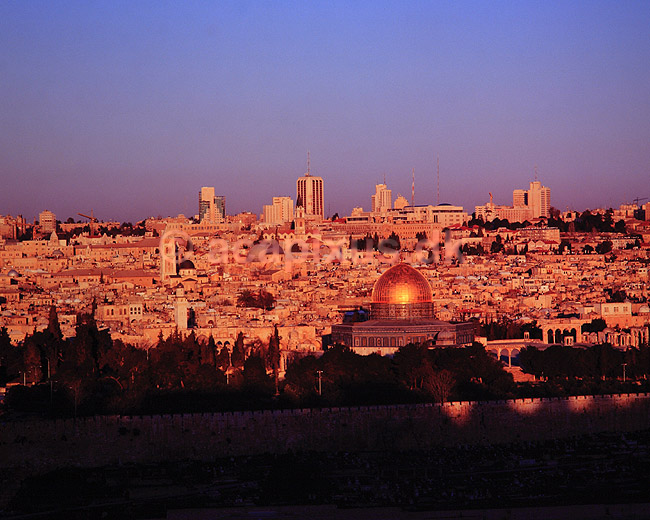 Tempel Bjerget. Haram Ash-Sharif / Tempel Bjerget med Dome of the Rock set fra Mount of Olives ( Scan af KOL5276 ); ; Jerusalem; Israel; Asien; ; Religion, muslimer, muhammedanisme, muhammed