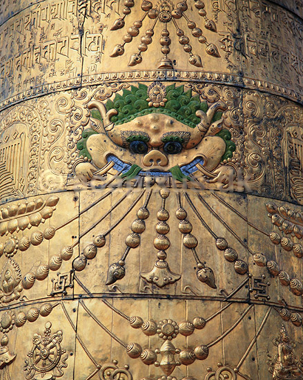 Jokhang. Jokhang, buddhistisk tempel - Udsmykning p� taget ( Scan af KOL4370 ); ; Lhasa; Tibet ( Kina ); Asien; ; 