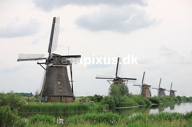 Kinderdijk vindm�ller. Vindm�ller ved Kinderdijk brugt til at pumpe vand - p� UNESCO World Heritage listen; ; Kinderdijk / Nieuw-Lekkerland / Rotterdam; Holland; ; ; turistsev�rdigheder, turisme, afvanding, diger, vindm�lle, vindkraft, oversv�mning, landvinding