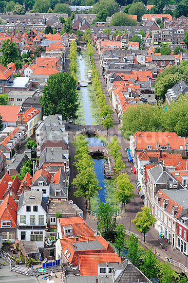 Delft. Delft med en af mange kanaler set fra kirket�rnet p� Nieuwe Kerk (Nye Kirke); ; Delft; Holland; ; ; turistsev�rdigheder, turisme