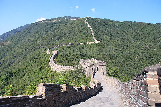 Kinesiske Mur. Den Kinesiske Mur ved Badaling, det bedst bevarede stykke af muren; ; Kinesiske Mur / Badaling; Kina; ; ; turistsev�rdigheder, turisme, Den Store Mur, The Great Wall, UNESCO World Heritage, UNESCO Verdens Arv, beskyttelse, invasion, forsvar, forsvarsmur