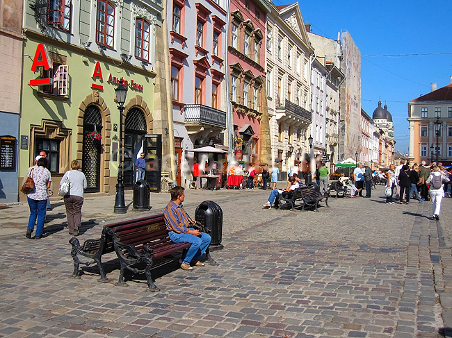 Lviv. Gadeliv i byen Lviv, der er regionshovedstad i Lviv Oblast (polsk: Lw�w, Lwow, tysk: Lemberg). V�rtsby til Euro 2012; ; Lviv; Ukraine; ; ; Leopolis, UNESCO's Verdensarvsliste, Unesco World Heritage, Europamesterskab 2012, Euro12