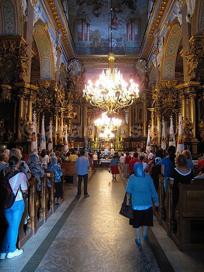 Lviv. Morgenmesse i St. Andrew kirken i Bernardine klosteret i byen Lviv, der er regionshovedstad i Lviv Oblast (polsk: Lw�w, Lwow, tysk: Lemberg). V�rtsby til Euro 2012; ; Lviv; Ukraine; ; ; Leopolis, UNESCO's Verdensarvsliste, Unesco World Heritage, Europamesterskab 2012, Euro12