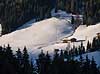 Alpbach. Bjergside med sne, bondehus og spor efter off-piste slalom i de �striske Alper  Alpbach �strig   Slalom, sne, skil�b, ski, vinter, vintersport, sport, fritid, Alperne, �sterreich, skiferie