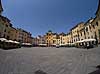 Piazza Anfiteatro. Plads bygget omkring tidligere romersk amfiteater - Anfiteatro Romano - i Lucca  Lucca Italien   Toscana, Toscany, toscansk. Fortorvscaf�, turisme, sightseeing