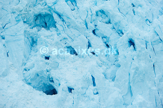 Eqi gletsjeren. Spr�kker i isen i Eqi; ; Ilulissat; Gr�nland; ; ; Jakobshavn, landskaber, gletcher, gletsjer, gletscher, br�, is-br�, skri�j�kull, j�kel, glacier