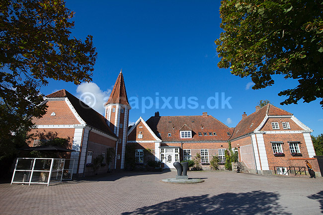 Hotel S�rup Herregaard. Hovedbygningen p� S�rup Herregaard syd for Ringsted; ; Ringsted / Sj�lland; Danmark; ; ; Hoteller, herreg�rde, slotshotel, slotshoteller, kursuscenter, konferencecenter