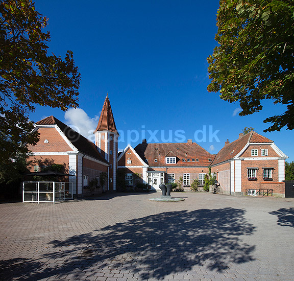 Hotel S�rup Herregaard. Hovedbygningen p� S�rup Herregaard syd for Ringsted; ; Ringsted / Sj�lland; Danmark; ; ; Hoteller, herreg�rde, slotshotel, slotshoteller, kursuscenter, konferencecenter