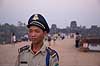 Security guard ved Angkor Wat. Angkor Wat templet i Angkor Archeological Park, World Heritage Site, bygget i 12e �rhundrede af Suryavarman II  Angkor Archeological Park / Siem Reap Cambodia   Angkor Wat, Templer, Khmer riget