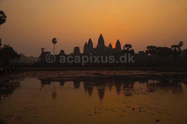 Angkor Wat. Angkor Wat templet ved solopgang i Angkor Archeological Park, World Heritage Site, bygget i 12e �rhundrede af Suryavarman II; ; Angkor Archeological Park / Siem Reap; Cambodia; ; ; Angkor Wat, Templer, Khmer riget