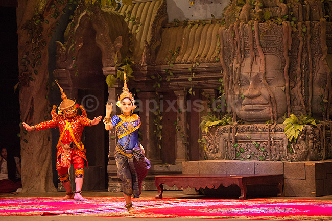 Khmer dansere. Khmer dansere ved Khmer dans show i Siem Reap i Cambodia; ; Siem Reap; Cambodia; ; ; Turisme, ferie, rejser, sightseeing