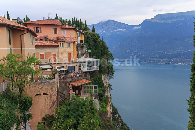 Gardas�en. Udsigt over Gardas�en, Lago di Garda, fra byen Pieve med bjerge i baggrunden; ; Gardas�en / Pieve; Italien; ; landskaber; 25010 Pieve BS, s�er