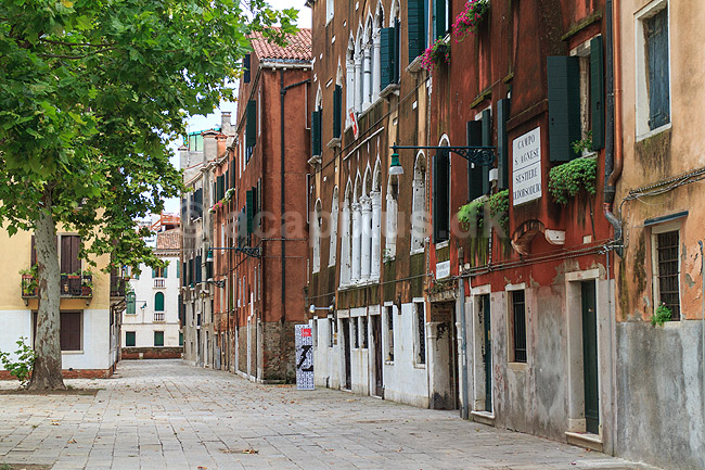 Venedig. Huse p� Campo de Sant' Agnese i Venedig.; ; Venedig; Italien; ; sev�rdigheder; 