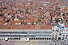 Venedig. Bygninger (Procuratie Vecchie) og klokket�rnet (Torre dell'Orologio) p� Markuspladsen set fra Markust�rnet (Campanile di San Marco) med Venedig i baggrunden  Venedig Italien  sev�rdigheder turisme