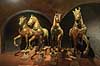Venedig. De originale Sankt Markus heste (Horses of Saint Mark eller Triumphal Quadriga) i Markuskirken (Saint Mark's Basilica) (Basilica Cattedrale Patriarcale di San Marco )  Venedig Italien  sev�rdigheder turisme