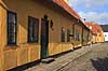 Maribo k�bstad. Bindingsv�rkshuse i brolagte Kapellanstr�de i Maribo, Kapellangaard, Bagtorv  Maribo Danmark   k�bst�der, Lolland, Bagtorvsomr�det, Bagtorvet
