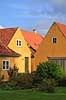 Maribo k�bstad. Gamle gulmalede huse i Bagtorvsomr�det i Maribo set fra Kirkestr�de  Maribo Danmark   k�bst�der, Lolland, Bagtorvsomr�det, Bagtorvet