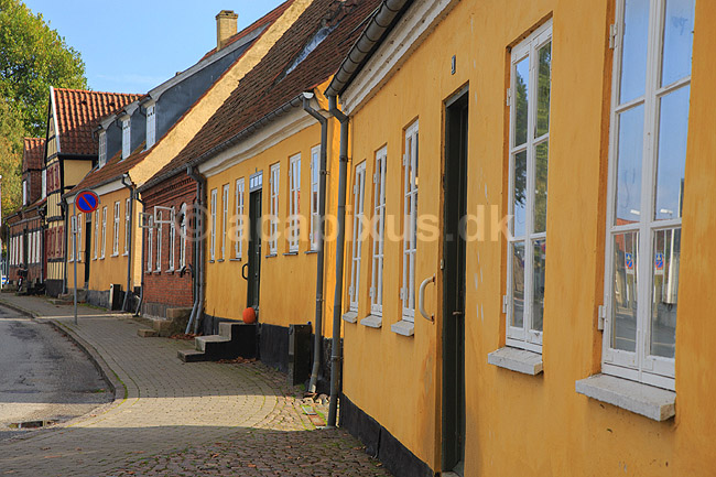 Maribo k�bstad. Gamle huse p� Torvet i Maribo; ; Maribo; Danmark; ; ; k�bst�der, Lolland, Bagtorvsomr�det, Bagtorvet