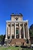 Romersk tempel. Antoninus og Faustina Tempel i Forum Romanum i Rom  Forum Romanum / Rom Italien  Sev�rdigheder romerriget, turistsev�rdigheder, templer