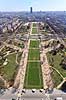 Champ de Mars. Champ de Mars og Paris set fra toppen af Eiffel T�rnet  Tour Eiffel / Paris Frankrig  Sev�rdigheder 