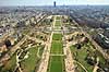 Champ de Mars. Champ de Mars og Paris set fra toppen af Eiffel T�rnet  Tour Eiffel / Paris Frankrig  Sev�rdigheder 