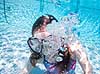 Snorkeldykker. Snorkel dykker i swimming pool laver luftbobler (Model released)  Fort Myers Beach / Estero Island / Florida USA   Snorkling, dykning, sv�mning, sport, ferie, turisme