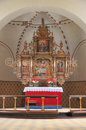 Br�ns Kirke. Alteret og altertavlen i Br�ns Kirke; ; Br�ns; Danmark; ; Sev�rdigheder; Kirker, kristendom, 