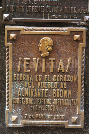 Eva Peron. Mindeplade p� Eva Perons gravmonument p� Recoleta kirkeg�rden i Buenos Aires; ; Buenos Aires; Argentina; Sydamerika; ; Cementerio de la Recoleta, Evita, kirkeg�rde