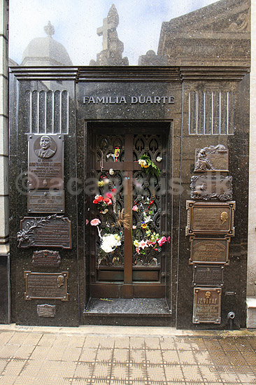 Eva Perons grav. Eva Peron 's gravmonumenter p� Cementerio de la Recoleta kirkeg�rde i Buenos Aires; ; Buenos Aires; Argentina; Sydamerika; ; kirkeg�rde, Familia Duarte