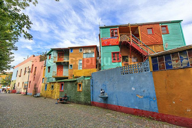 La Boca. Caminito gaden i La Boca i Buenos Aires. Gadens huse er bemalet i farvestr�lende farver; ; Buenos Aires; Argentina; Sydamerika; ; 