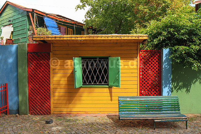 La Boca. Caminito gaden i La Boca i Buenos Aires. Gadens huse er bemalet i farvestr�lende farver; ; Buenos Aires; Argentina; Sydamerika; ; 