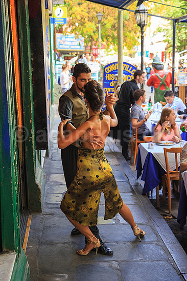 Tango. Street-tango p� fortovsrestaurant i Magallanes gaden i La Boca i Buenos Aires; ; Buenos Aires; Argentina; Sydamerika; ; 