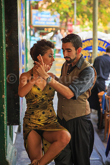 Tango. Street-tango p� fortovsrestaurant i Magallanes gaden i La Boca i Buenos Aires; ; Buenos Aires; Argentina; Sydamerika; ; 